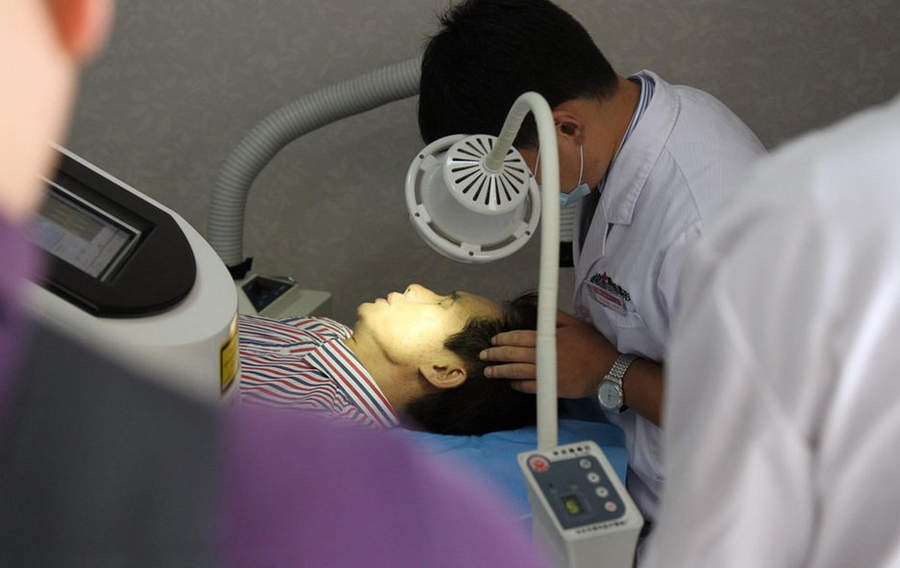 中國“干爹文化”尷尬了誰？