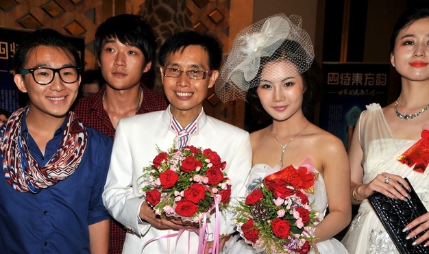 中國“干爹文化”尷尬了誰？