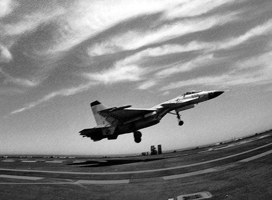 中國航母艦載機(jī)殲-15著艦成功 合練技術(shù)已具備 中國航母艦載機(jī)殲-15著艦成功 合練技術(shù)已具備