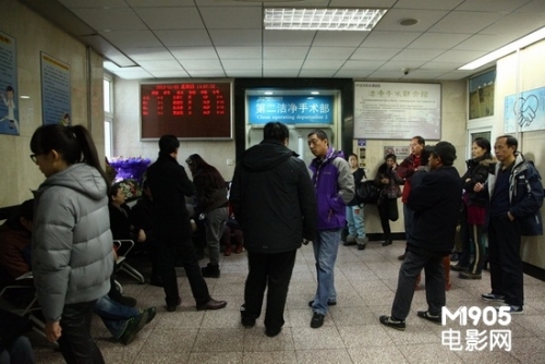 黃曉明手術(shù)成功父母陪同 Angelababy未現(xiàn)身