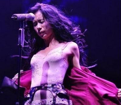 明星演唱會(huì)上各種內(nèi)涵圖 雷死了