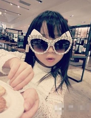 高曉松與嬌妻慶結婚紀念日微博自嘲 網(wǎng)友：會拍老婆馬屁了