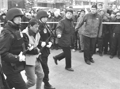 震驚哈爾濱市的兩起樓道殺害女性案犯罪嫌疑人楊炳彥落網(wǎng)了。