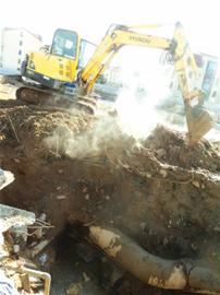 大貨車軋裂地下管道