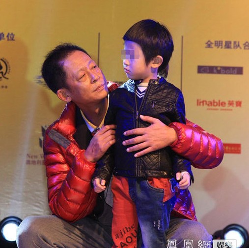 王志文酒駕后與名模嬌妻攜4歲兒子公開(kāi)亮相