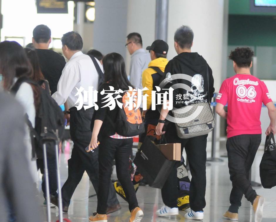 韓庚機場玩快閃 冷落癡心送機粉絲