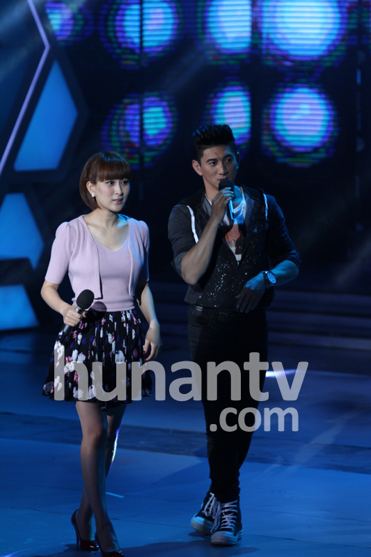 吳奇隆馬蘇牽手錄節(jié)目很是曖昧 緋聞越來(lái)越撲朔迷離