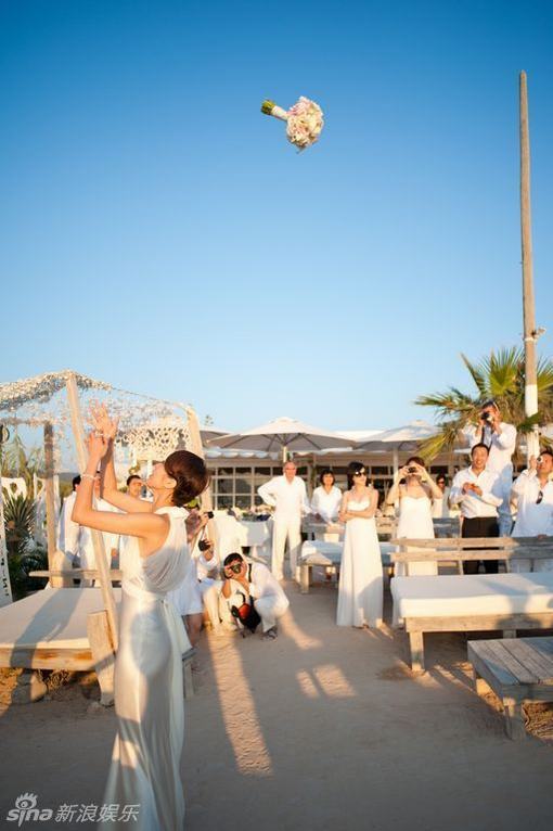 梁詠琪慶紀(jì)念日海量婚禮照曝光 重溫甜蜜浪漫時(shí)刻