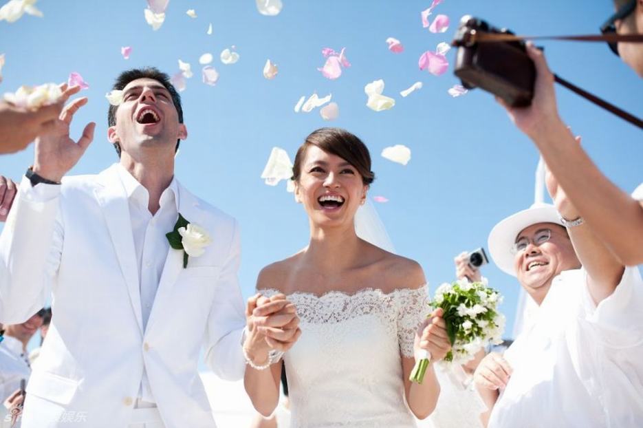 梁詠琪慶紀(jì)念日海量婚禮照曝光 重溫甜蜜浪漫時(shí)刻