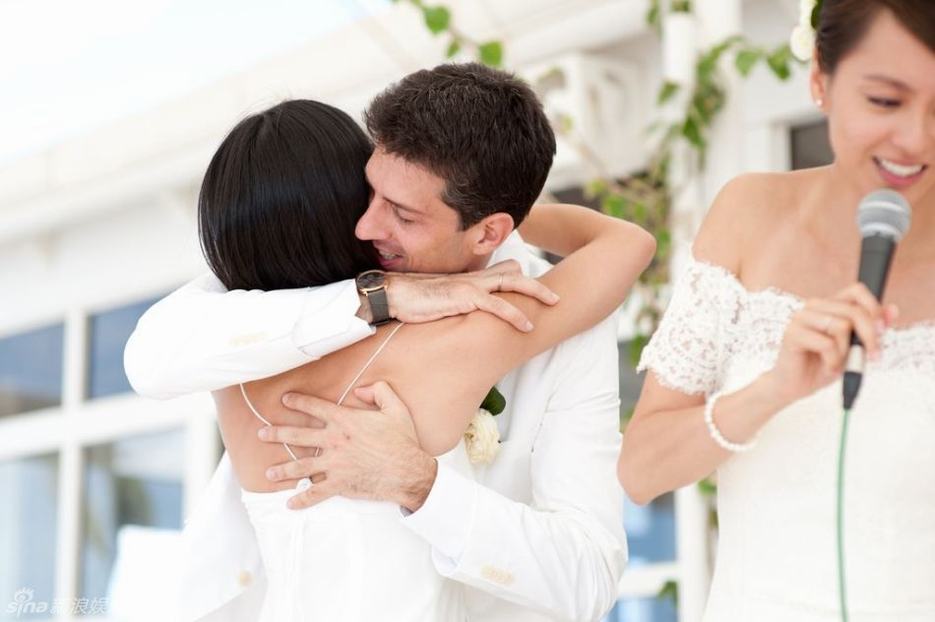 梁詠琪慶紀(jì)念日海量婚禮照曝光 重溫甜蜜浪漫時刻