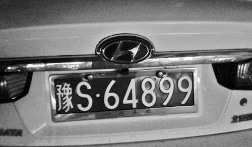 曝交通執(zhí)法車奔波300公里現身歌廳門口