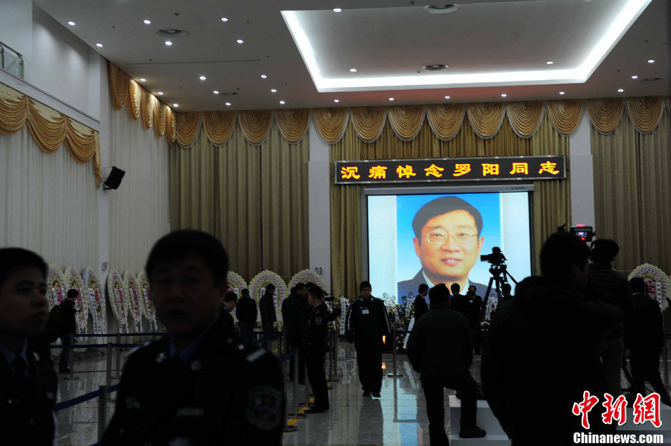 殲15總負(fù)責(zé)人羅陽(yáng)遺體告別儀式舉行