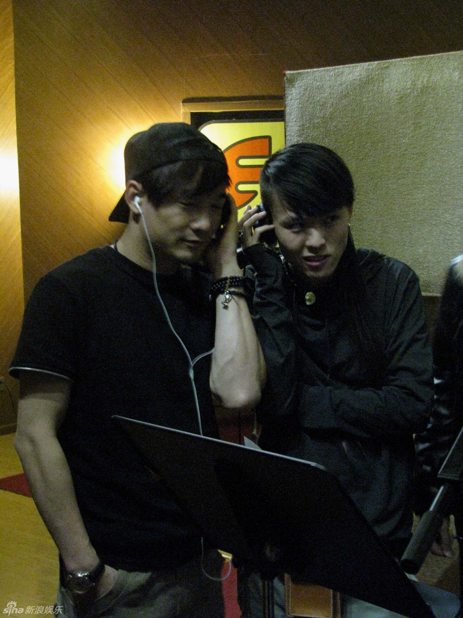 好聲音那英學員首聚 錄制班歌《小二班》