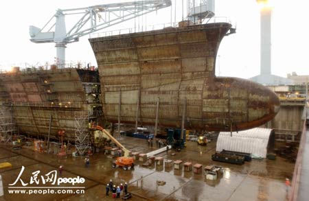 資料圖：“喬治·布什”號航母船首底層部分與龍骨其它部分相結合。