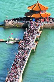 青島棧橋6成海底鋼筋現(xiàn)裂痕 花1800萬補身子