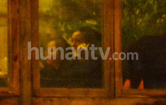 趙薇夜晚酒吧低調(diào)會友