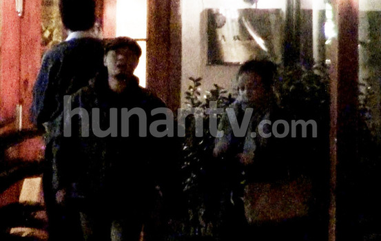 趙薇夜晚酒吧低調(diào)會友