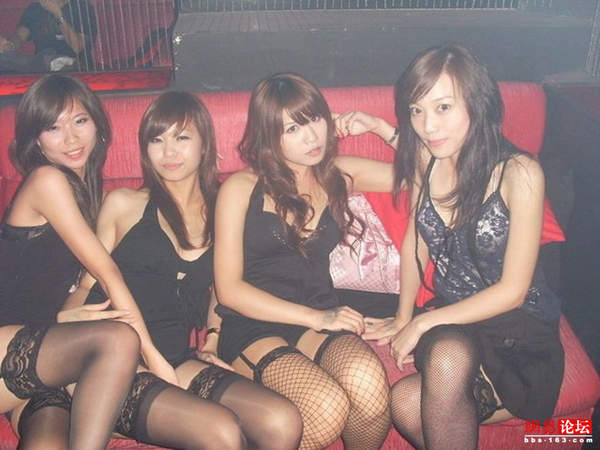 KTV里盡是齷齪男女 瘋玩無底線