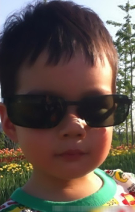 許亞軍四婚育二子 現任妻子張澍性感狂野