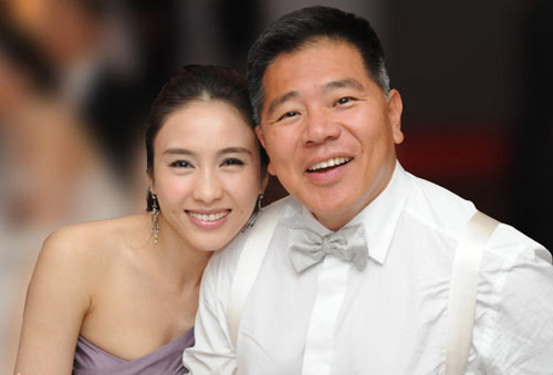 王寶強(qiáng)娶?；ㄟx美冠軍戀諧星 絕色女星嫁丑男(組圖)