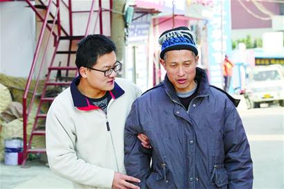 堅強(qiáng)男生邊考研邊照顧病重父親 白水燉白菜