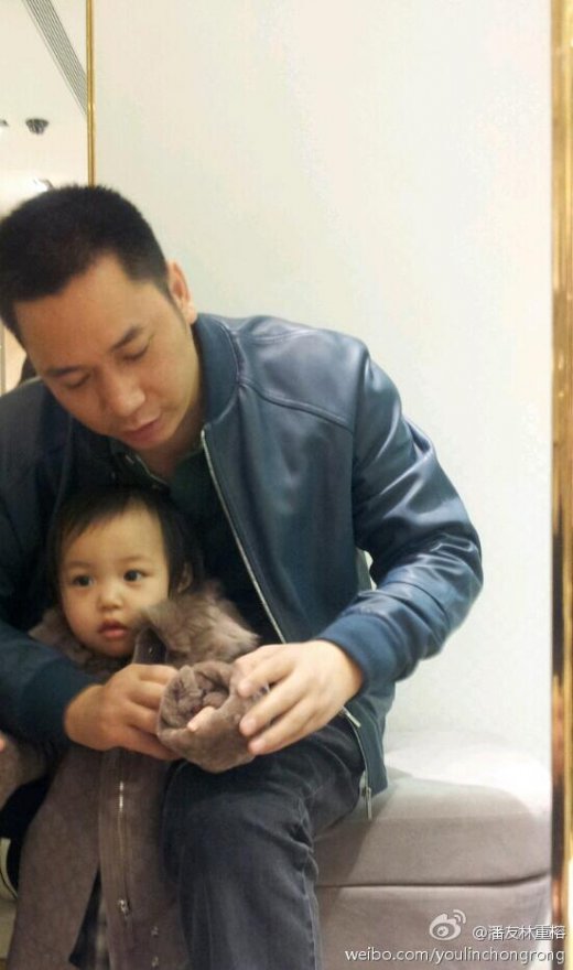 小四月曝新照 小臉圓潤像極媽媽