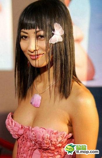 又是一個(gè)跟干露露叫板的艷星！