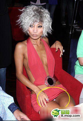 又是一個跟干露露叫板的艷星！