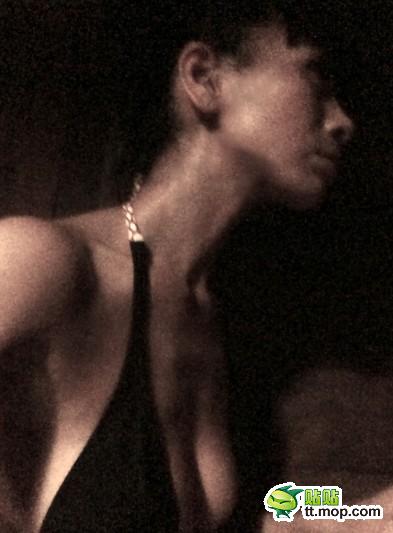 又是一個跟干露露叫板的艷星！