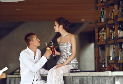 孫悅和嬌妻對(duì)飲（圖片來源：網(wǎng)絡(luò)）