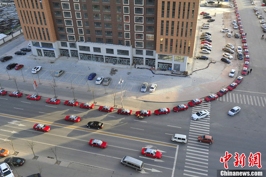 太原出租車(chē)遭遇加氣難