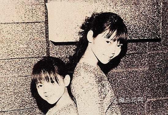 梅艷芳珍貴童年照曝光 從小上臺(tái) 反串男角