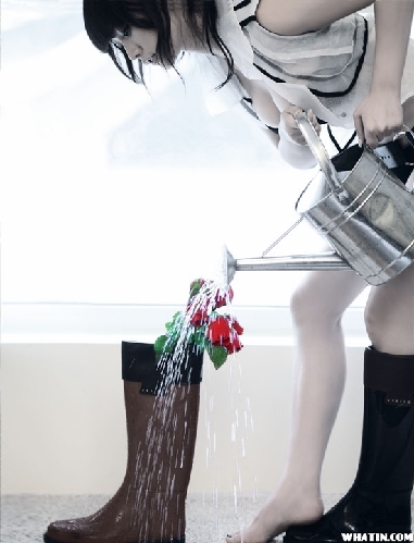 柳巖靠胸搶鏡全紀錄 身材完美驚爆眼球