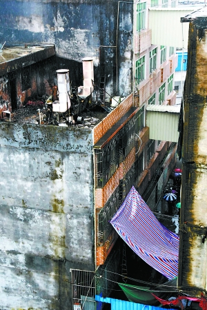 一場突如其來的火災4日吞噬了廣東省汕頭市潮南區(qū)14條年輕的生命，并造成一人重傷。經公安機關連夜偵查破案，縱火犯罪嫌疑人劉某云已被抓獲并供認了作案經過。