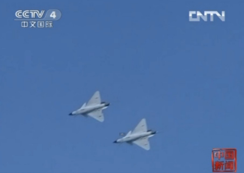 中國首批殲擊機女飛駕殲10執(zhí)行空地打擊任務(wù)