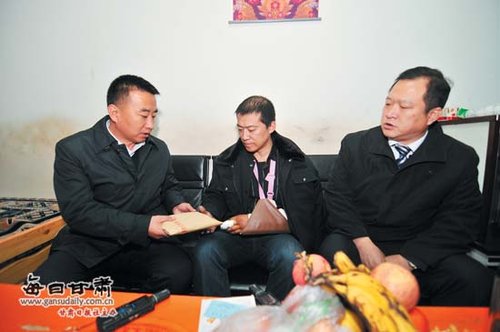 蘭州最美新娘放棄蜜月獻(xiàn)愛心 途中遇車禍身亡