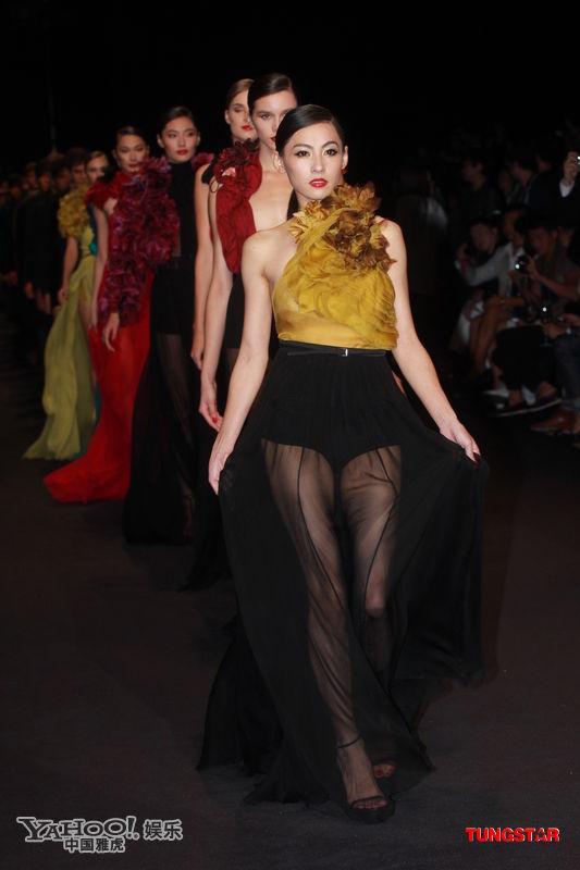 內(nèi)衣若隱若現(xiàn)的透視 女星真敢穿