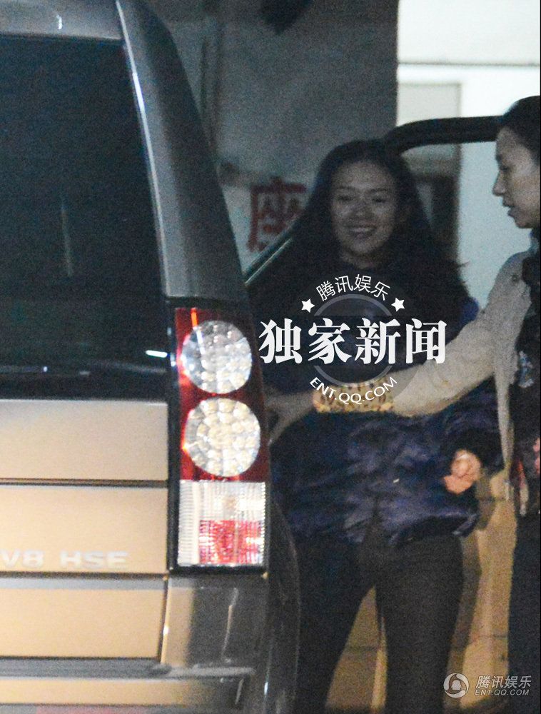 章子怡抵京撒貝寧接機 同回公寓秀恩愛