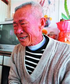 雪夜撿回女嬰當親閨女 為治病傾家蕩產(chǎn)