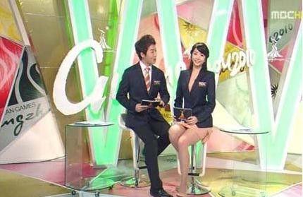 韓國(guó)女主播穿肉色衣播報(bào) 盤(pán)點(diǎn)各國(guó)女主播彪悍穿衣