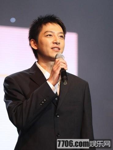 央視最帥實習(xí)主播胡悅鑫轉(zhuǎn)正 家庭背景女友遭曝光