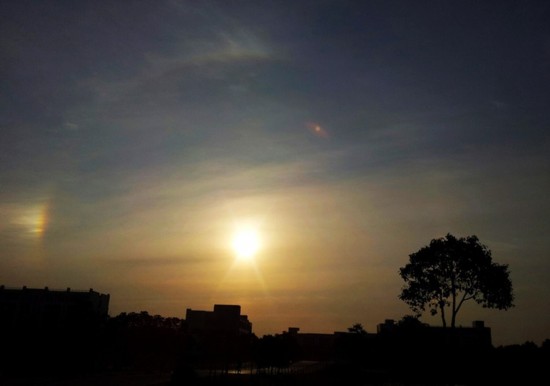 上?，F(xiàn)“3個太陽”奇觀