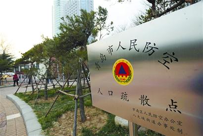 記者探訪市內(nèi)人防、災(zāi)難避險應(yīng)急場所 各種設(shè)施儲備齊全 但市民對身邊避災(zāi)場所多不了解