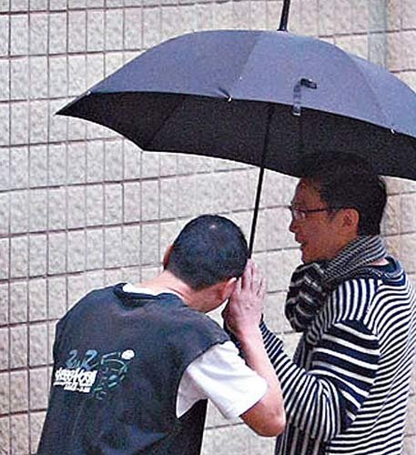 62歲富商出獄后公廁門口獵新歡 欲再辦猛男派對