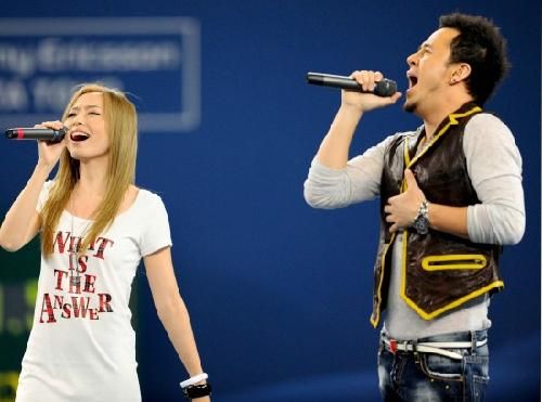 張靚穎楊坤將在春晚合唱《一輩子朋友》（資料圖）。