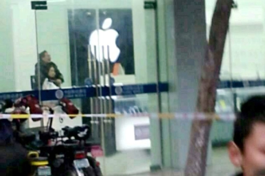 江蘇一男子搶劫珠寶店并挾持人質(zhì) 特警破門(mén)制服