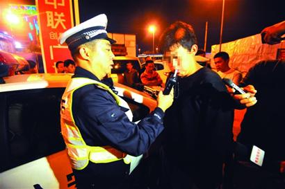 青島公務(wù)員酒駕抄告單位 將影響評優(yōu)