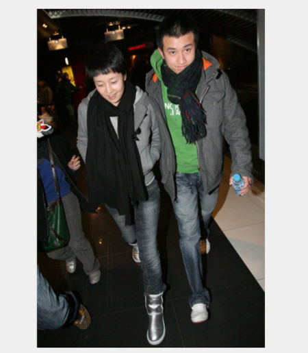 朱茵餐廳怒吼孫儷街邊發(fā)飆 揭?jiàn)蕵?lè)圈“母老虎”