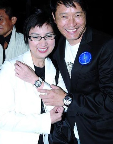 朱茵餐廳怒吼孫儷街邊發(fā)飆 揭?jiàn)蕵?lè)圈“母老虎”