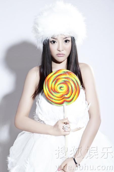 霍啟剛“海戰(zhàn)門”90后超模吳婷私照曝光 曾擔(dān)任文化大使